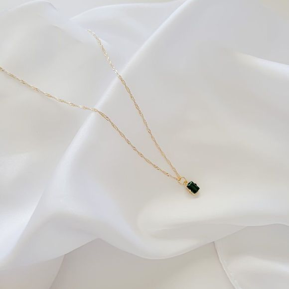 7/$35 Green Crystal Charm Gold Singapore Chain Necklace - Picture 4 of 6